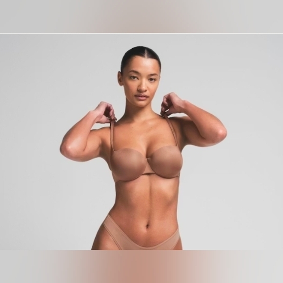 SKIMS Ultimate Push Up Balconette Bra - Picture 2 of 9